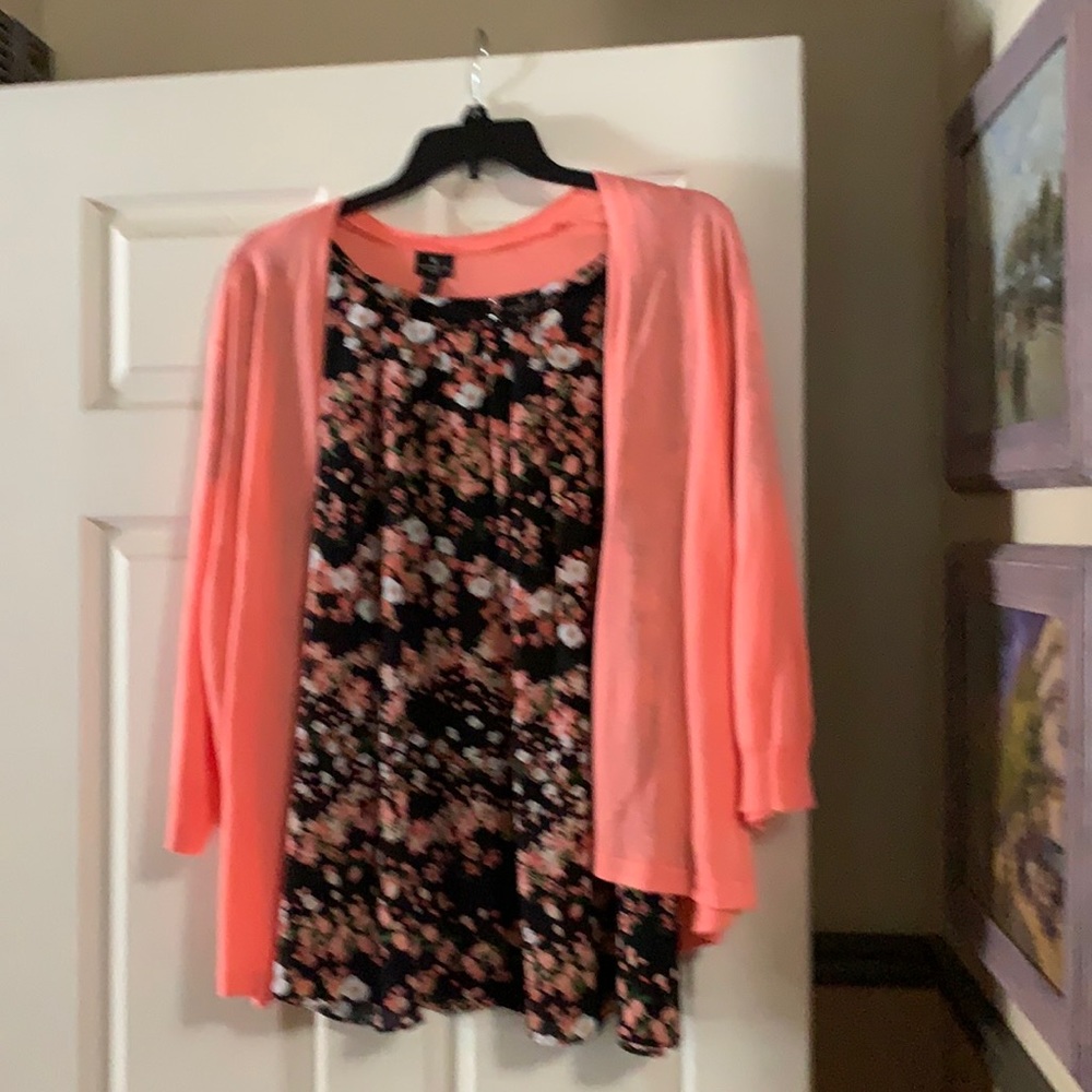 Blouse & sweater. Peach & Black floral. 3XL